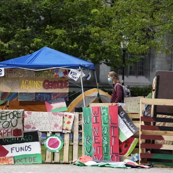 Disruptions at University of Chicago graduation as school withholds 4 diplomas over protests